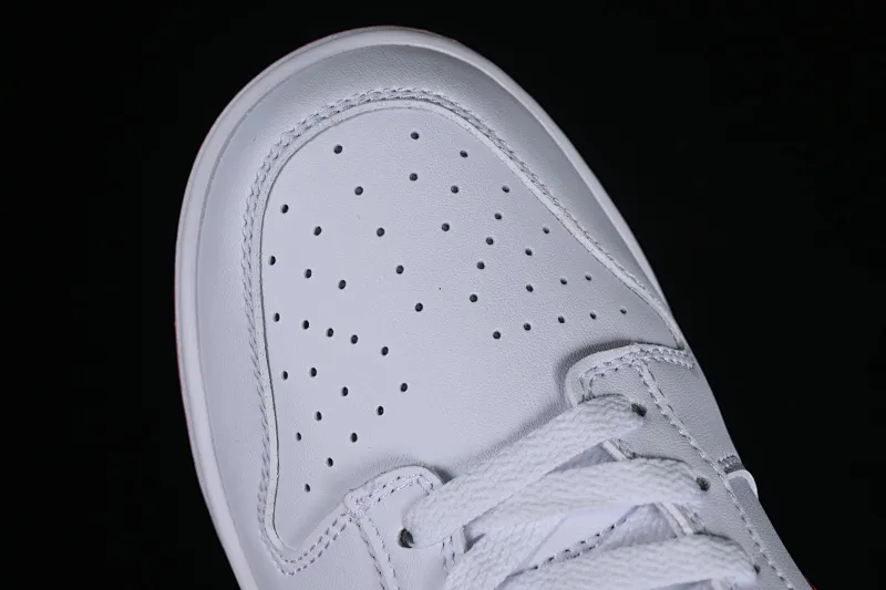 All categories Nk SB Dunk series Nk SB Dunk Low low-top sneakers Nk SB Dunk Low white and orange color low-top casual sports skateboard shoes DV0831-103